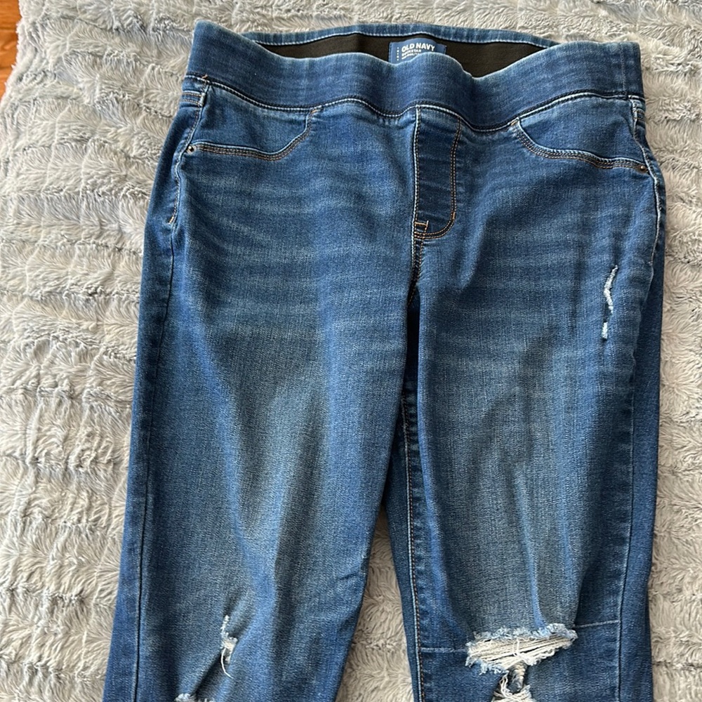 Old navy pull on skinny ripped jeans